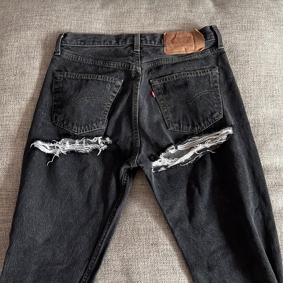 Distressed Levi’s 501 - Picture 2 of 4